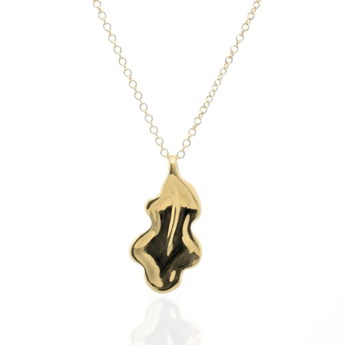 Close-up front view of the Botanical Oak Leaf Pendant 20mm grande in 18k yellow gold, showcasing master-crafted organic lobed geometry and polished finish by Gina Rose Atelier.